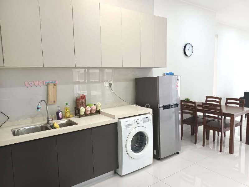 Condominium for Sale at Royal Strand @ Country Garden Danga Bay - Sheng Long - Kitchen - PropertyGuru.com.my