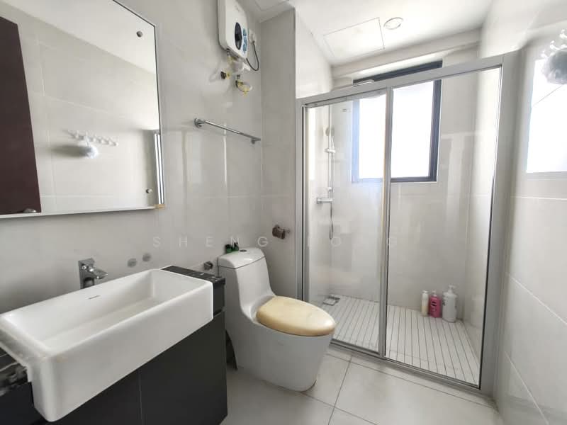Condominium for Sale at Royal Strand @ Country Garden Danga Bay - Sheng Long - Bathroom - PropertyGuru.com.my