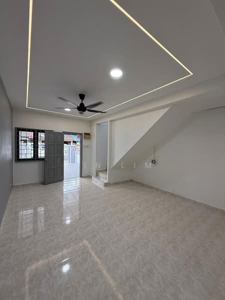 Rumah Teres 2 Tingkat untuk Dijual di Bandar Seri Alam (Masai) - Win Lim - Living Room - PropertyGuru.com.my