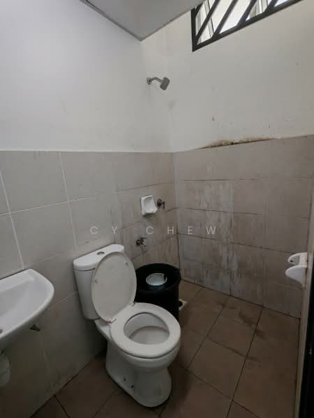 Kedai / Pejabat untuk Disewa di Taman Pasir Putih (Pasir Gudang) - CY Chew - Bathroom - PropertyGuru.com.my