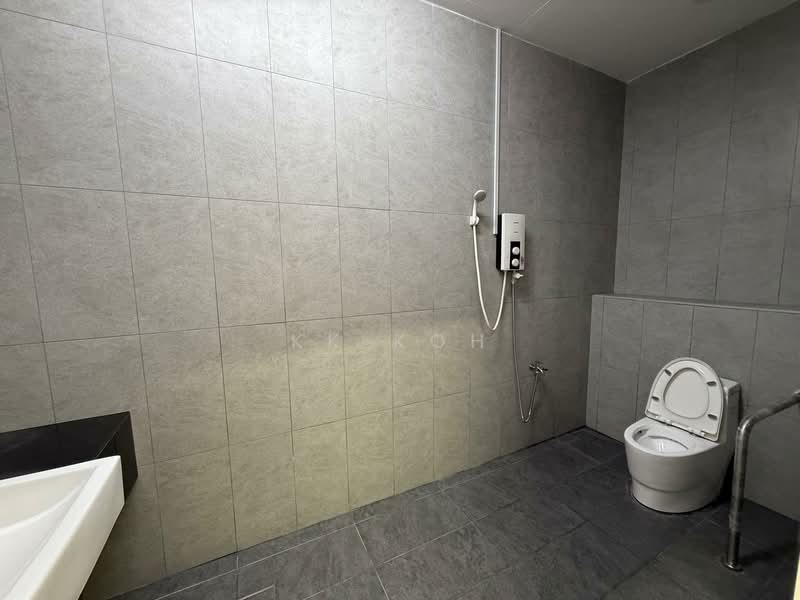 Kilang untuk Disewa di Senai (Kulai) - KK Koh - Bathroom - PropertyGuru.com.my