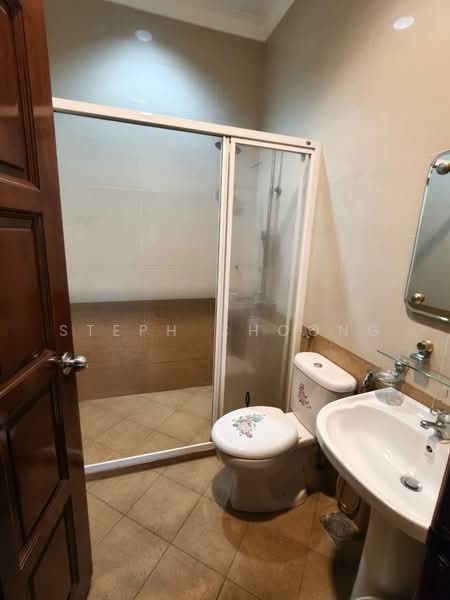 Rumah Banglo untuk Disewa di Taman Nong Chik (Johor Bahru) - Steph Choong - Bathroom - PropertyGuru.com.my