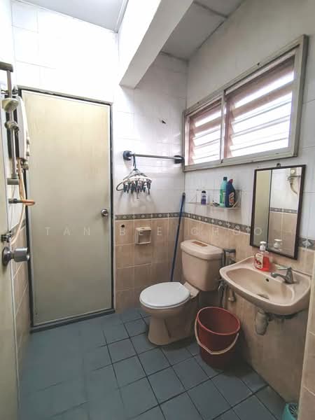 2-storey Terraced House for Sale in Bandar Kinrara Seksyen 1 (Bandar Kinrara) - Tan Bee Choo - Bathroom - PropertyGuru.com.my