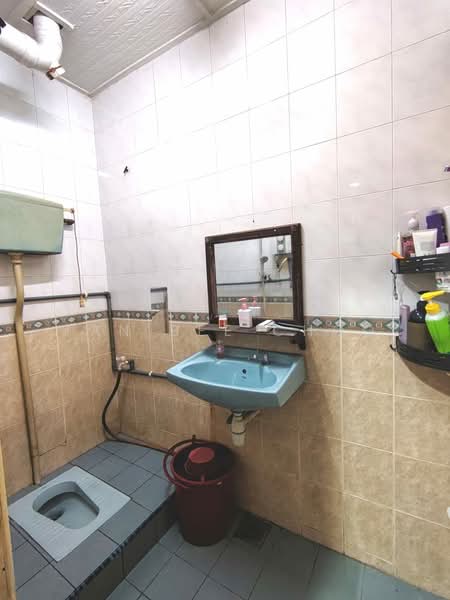 2-storey Terraced House for Sale in Bandar Kinrara Seksyen 1 (Bandar Kinrara) - Tan Bee Choo - Bathroom - PropertyGuru.com.my