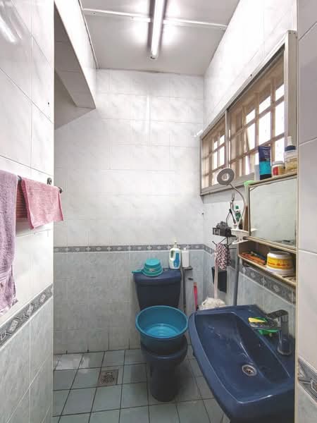 2-storey Terraced House for Sale in Bandar Kinrara Seksyen 1 (Bandar Kinrara) - Tan Bee Choo - Bathroom - PropertyGuru.com.my