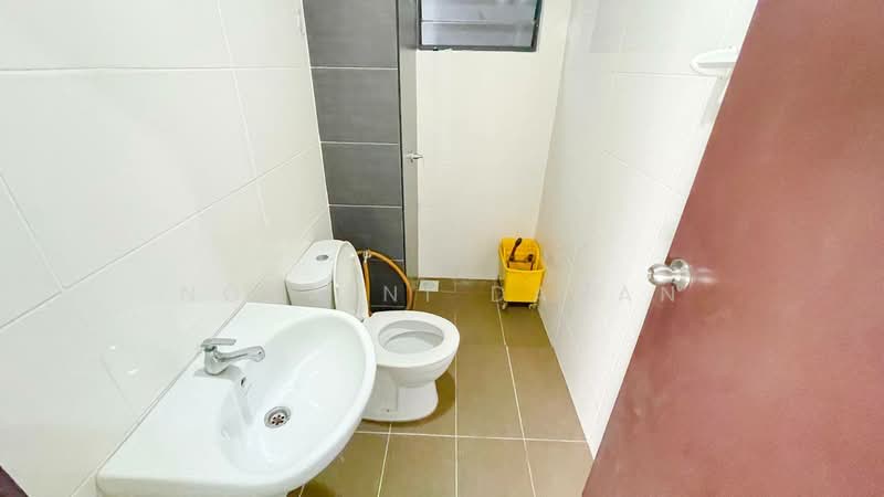 Kondominium untuk Dijual di Oasis 1 - Noraini Dahan - Bathroom - PropertyGuru.com.my