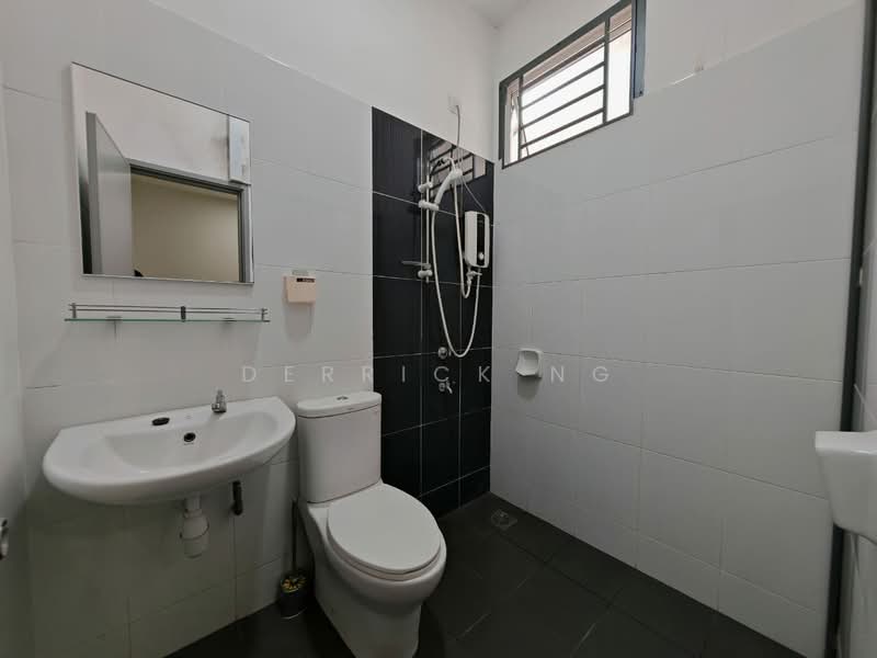 Rumah Teres 2 Tingkat untuk Dijual di Taman Mutiara Rini (Skudai) - Derrick Ng - Bathroom - PropertyGuru.com.my