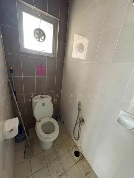 Kedai / Pejabat untuk Disewa di Setia Alam (Selangor) - Jack Khor Phor Jiing - Bathroom - PropertyGuru.com.my