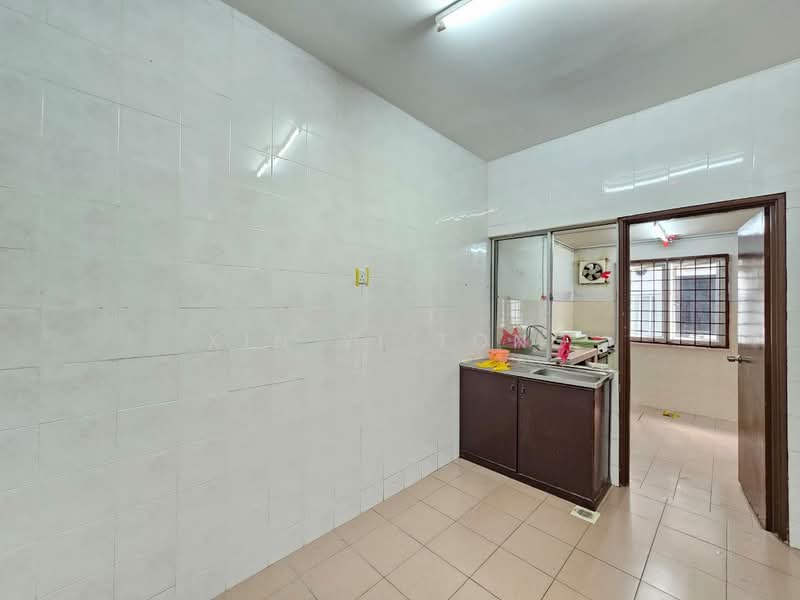 2-storey Terraced House for Sale in Bandar Damai Perdana (Cheras) - Xin Yi Tong - Kitchen - PropertyGuru.com.my