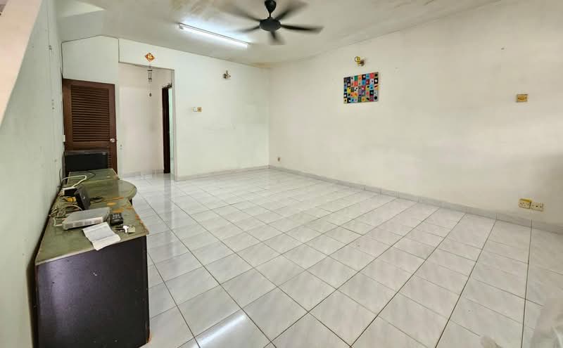 2-storey Terraced House for Sale in Bandar Damai Perdana (Cheras) - Xin Yi Tong - Living Room - PropertyGuru.com.my