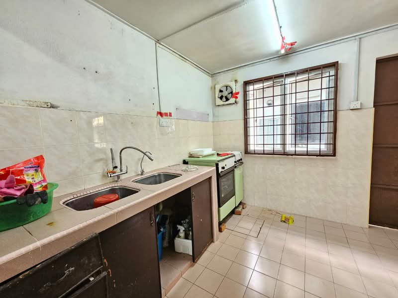 2-storey Terraced House for Sale in Bandar Damai Perdana (Cheras) - Xin Yi Tong - Kitchen - PropertyGuru.com.my