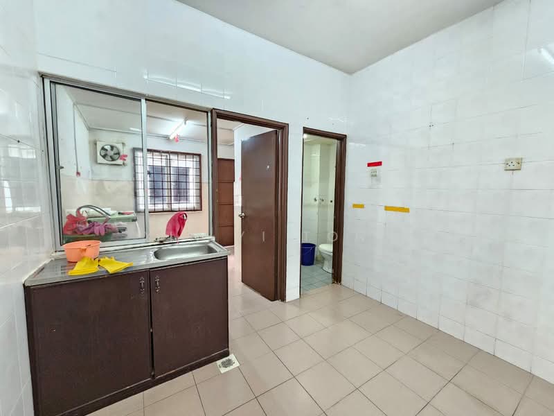 2-storey Terraced House for Sale in Bandar Damai Perdana (Cheras) - Xin Yi Tong - Kitchen - PropertyGuru.com.my