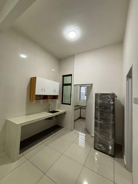 Rumah Teres 2 Tingkat untuk Disewa di Taman Sutera Utama (Skudai) - Jessy Koh - Kitchen - PropertyGuru.com.my