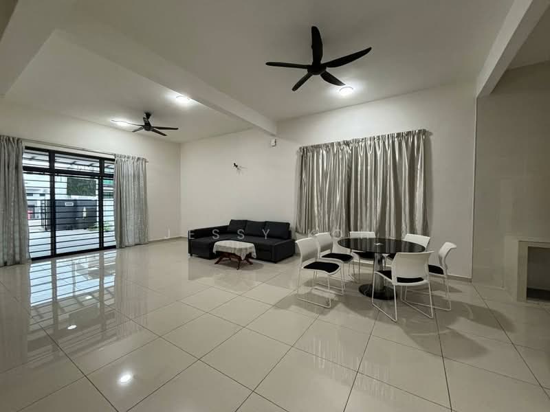 Rumah Teres 2 Tingkat untuk Disewa di Taman Sutera Utama (Skudai) - Jessy Koh - Living Room - PropertyGuru.com.my