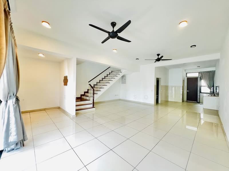 2-storey Terraced House for Rent in Denai Alam (Shah Alam) - Erin Yusof - Living Room - PropertyGuru.com.my