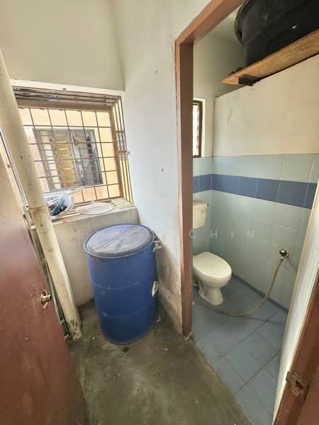 Apartment for Sale at Pangsapuri Baiduri - Dennix Chin - Bathroom - PropertyGuru.com.my