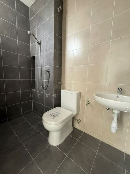 Rumah Teres 2 Tingkat untuk Dijual di Iskandar Puteri (Nusajaya) (Johor) - Herry Goh - Bathroom - PropertyGuru.com.my