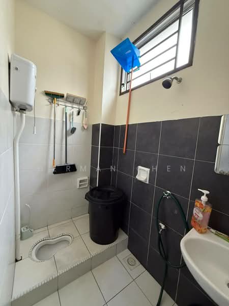 Rumah Teres 2 Tingkat untuk Dijual di Setia Tropika (Johor Bahru) - Herman Chen - Bathroom - PropertyGuru.com.my