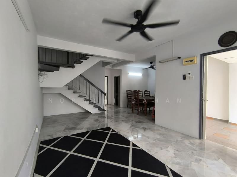 Rumah Teres 2 Tingkat untuk Dijual di Taman Minang (Cheras) - Noraini Dahan - Living Room - PropertyGuru.com.my