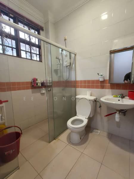 Semi-Detached House for Sale in Taman Pelangi Indah (Ulu Tiram) - Ee Fong Toh - Bathroom - PropertyGuru.com.my