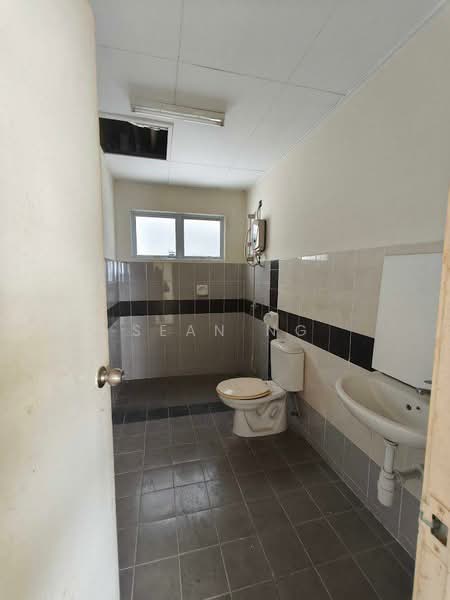 Servis Apartment untuk Dijual di Koi Kinrara - Sean Ng - Bathroom - PropertyGuru.com.my