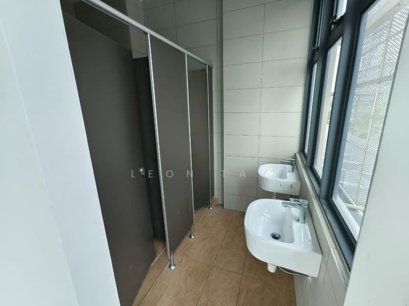 Pejabat Runcit untuk Disewa di Petaling Jaya (Selangor) - Leon Tan - Bathroom - PropertyGuru.com.my
