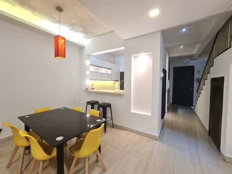 Kondominium untuk Disewa di Adora Courtyard Apartments - Jessie Kee - Dining Room - PropertyGuru.com.my