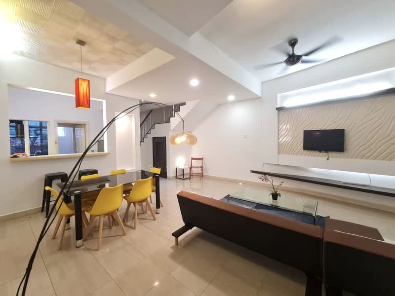 Kondominium untuk Disewa di Adora Courtyard Apartments - Jessie Kee - Living Room - PropertyGuru.com.my