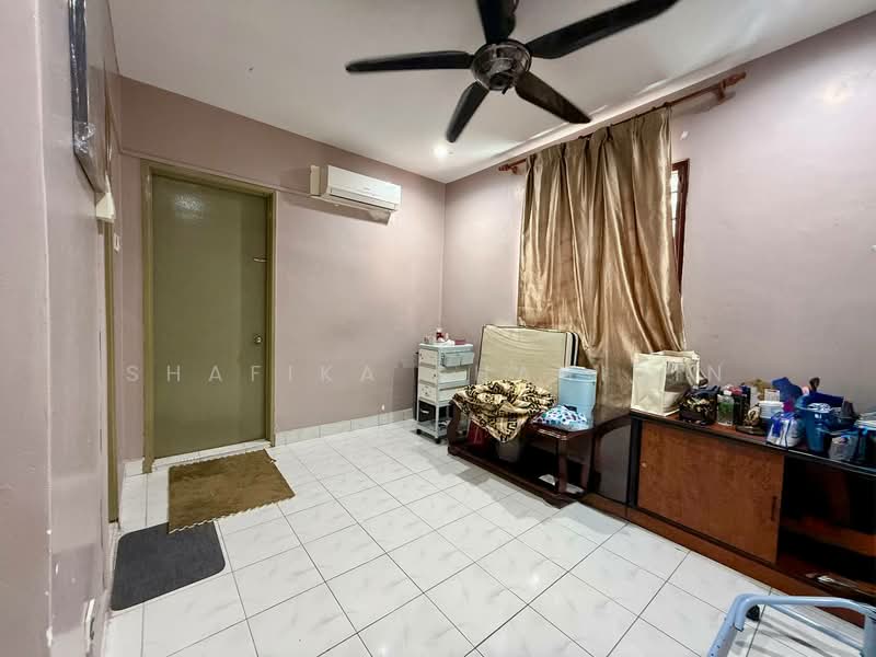 3-storey Terraced House for Sale in Selayang Mulia (Batu Caves) - Shafika Shahidin - Living Room - PropertyGuru.com.my