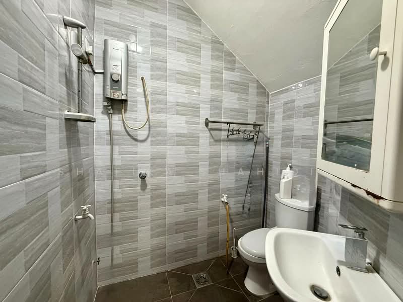 3-storey Terraced House for Sale in Selayang Mulia (Batu Caves) - Shafika Shahidin - Bathroom - PropertyGuru.com.my