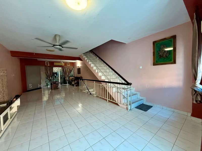 3-storey Terraced House for Sale in Selayang Mulia (Batu Caves) - Shafika Shahidin - Living Room - PropertyGuru.com.my