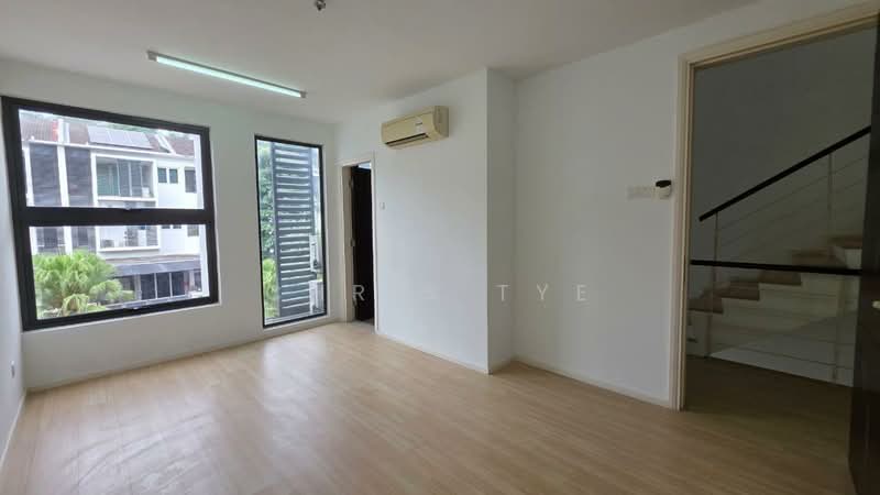3-storey Terraced House for Sale in Seri Kembangan (Selangor) - Chris Tye - Living Room - PropertyGuru.com.my