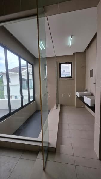 3-storey Terraced House for Sale in Seri Kembangan (Selangor) - Chris Tye - Bathroom - PropertyGuru.com.my