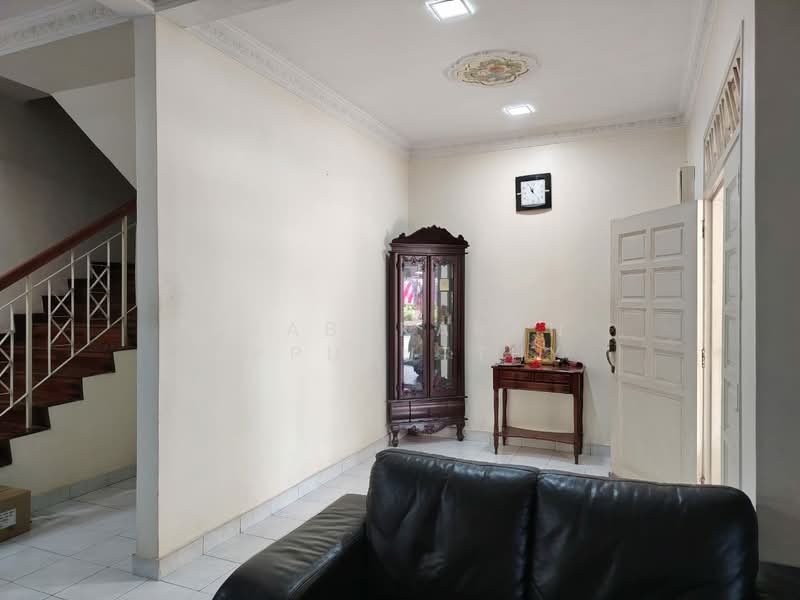 Rumah Teres untuk Dijual di Kota Kemuning (Shah Alam) - Prabakaran Appukutthy - Living Room - PropertyGuru.com.my