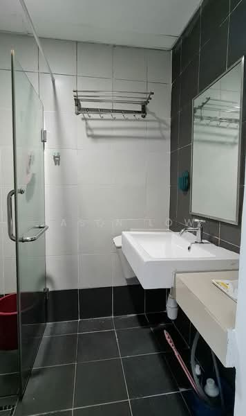Servis Apartment untuk Disewa di Centrestage Designer Suite - Jason Low - Bathroom - PropertyGuru.com.my