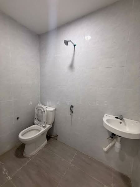 1-storey Terraced House for Sale in Taman Abad (Johor Bahru) - Aamani Lee - Bathroom - PropertyGuru.com.my
