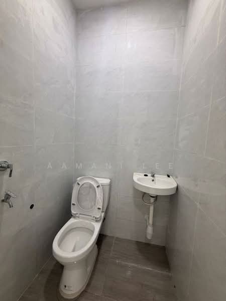 1-storey Terraced House for Sale in Taman Abad (Johor Bahru) - Aamani Lee - Bathroom - PropertyGuru.com.my