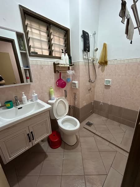 Rumah Teres 2 Tingkat untuk Dijual di Seksyen 5B, Bandar Kinrara (Puchong) - Lee Crystal - Bathroom - PropertyGuru.com.my