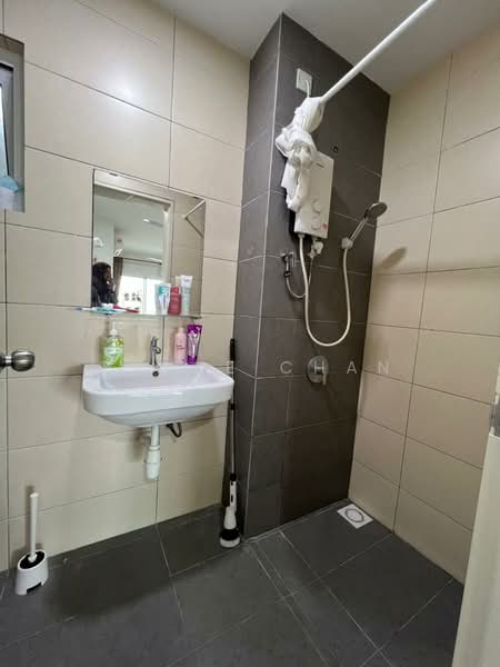 Kondominium untuk Disewa di The Holmes 1 - Chloe Chan - Bathroom - PropertyGuru.com.my