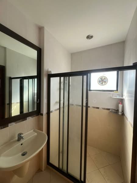 Kondominium untuk Dijual di Alpine Tower - Jerry So - Bathroom - PropertyGuru.com.my