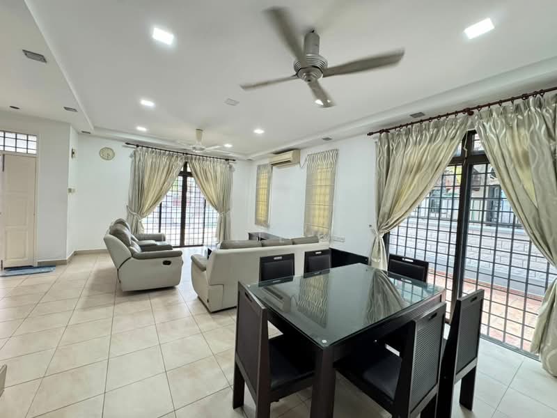 Rumah Kluster untuk Disewa di Taman Austin Heights (Tebrau) - Nellie Lim - Living Room - PropertyGuru.com.my