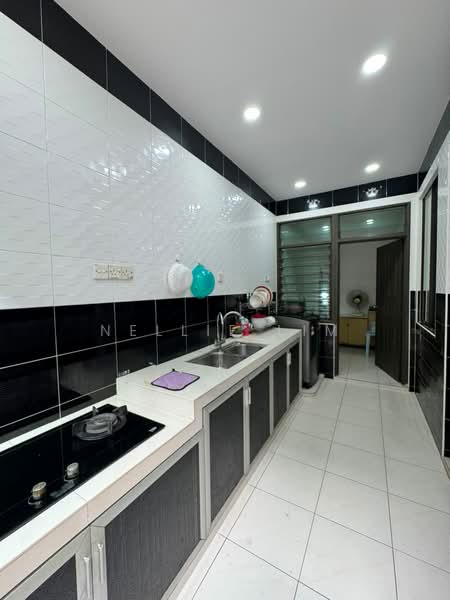 Rumah Kluster untuk Disewa di Taman Austin Heights (Tebrau) - Nellie Lim - Kitchen - PropertyGuru.com.my