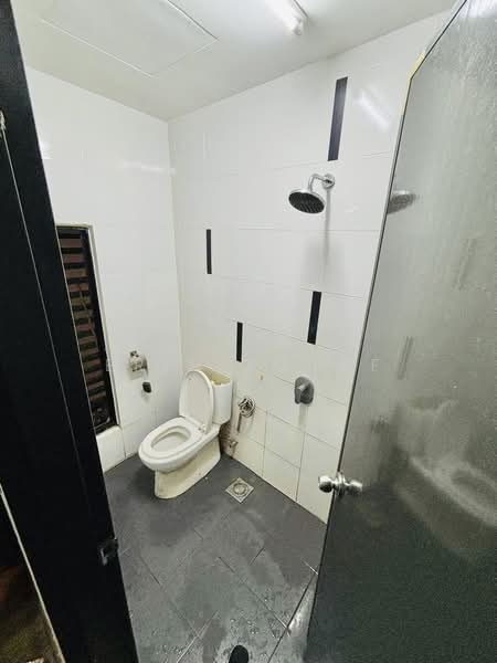 Servis Apartment untuk Disewa di Suria Jaya - Erin Yusof - Bathroom - PropertyGuru.com.my