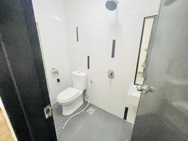 Servis Apartment untuk Disewa di Suria Jaya - Erin Yusof - Bathroom - PropertyGuru.com.my