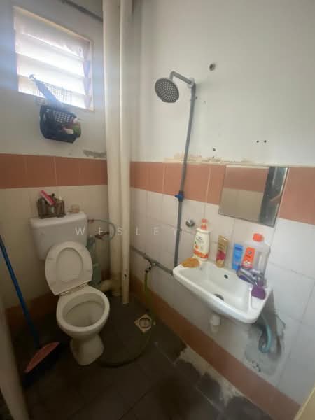 Pangsapuri untuk Dijual di Mentari Court - Wesley Fu - Bathroom - PropertyGuru.com.my