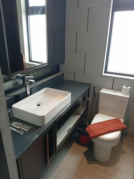 Servis Apartment untuk Disewa di Scarletz Suites @ KL City Centre - Rex Tan - Bathroom - PropertyGuru.com.my