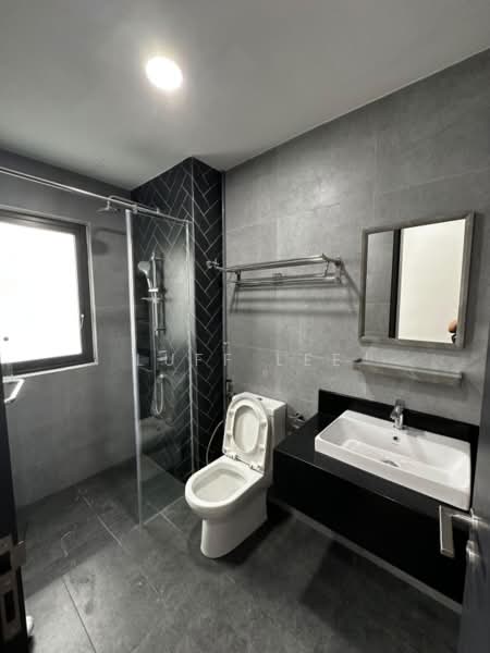 Servis Apartment untuk Disewa di Sunway Velocity TWO - Luff Lee - Bathroom - PropertyGuru.com.my