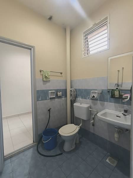 Rumah Teres 2 Tingkat untuk Dijual di Taman Bestari Indah (Ulu Tiram) - JH Tang - Bathroom - PropertyGuru.com.my