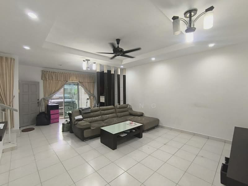 Rumah Teres 2 Tingkat untuk Dijual di Taman Bestari Indah (Ulu Tiram) - JH Tang - Living Room - PropertyGuru.com.my