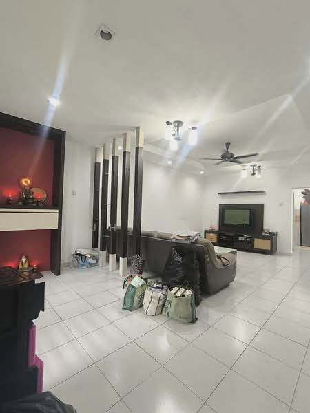 Rumah Teres 2 Tingkat untuk Dijual di Taman Bestari Indah (Ulu Tiram) - JH Tang - Living Room - PropertyGuru.com.my